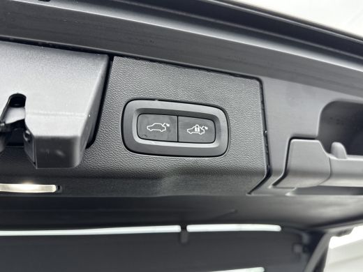 Volvo  XC60 NEW MODEL T6 Plug-in hybrid AWD Ultra Dark | Trekhaak | PDC V+A en 360 Camera | Panoramadak | Hea... ActivLease financial lease