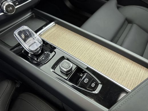 Volvo  XC60 NEW MODEL T6 Plug-in hybrid AWD Ultra Dark | Trekhaak | PDC V+A en 360 Camera | Panoramadak | Hea... ActivLease financial lease