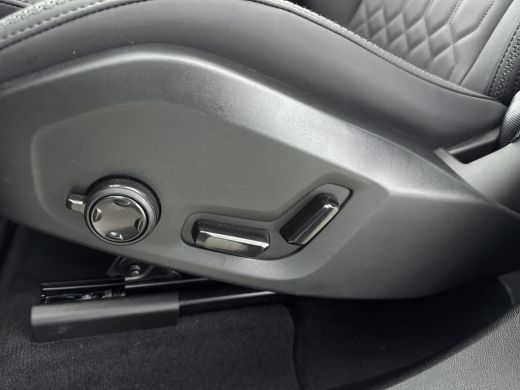 Volvo  XC60 NEW MODEL T6 Plug-in hybrid AWD Ultra Dark | Trekhaak | PDC V+A en 360 Camera | Panoramadak | Hea... ActivLease financial lease