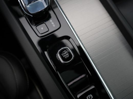 Volvo  XC60 Plus Dark Recharge Plug-In Hybrid AWD ActivLease financial lease