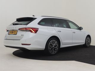 Skoda Octavia Combi 1.5 e-TSI Clever 150pk DSG/AUTO | Camera achter | Adaptief cruise control | Navigatie | Stu...