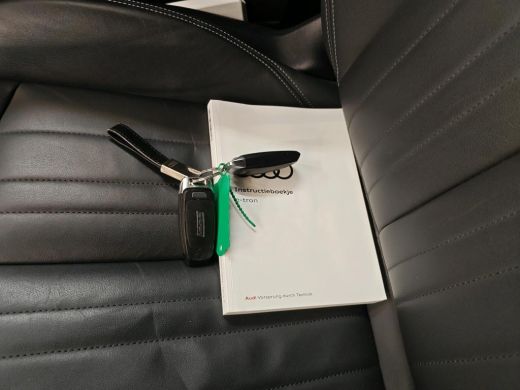 Audi e-tron 55 quattro Business edition Plus 95 kWh NL-AUTO | PANODAK | SOH 93% | TREKHAAK ActivLease financial lease