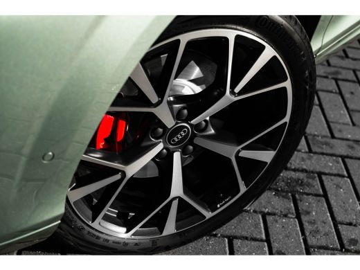 Audi Q3 S edition | 3-zone airconditioning | Adaptive cruise control | Audi sound system ActivLease financial lease