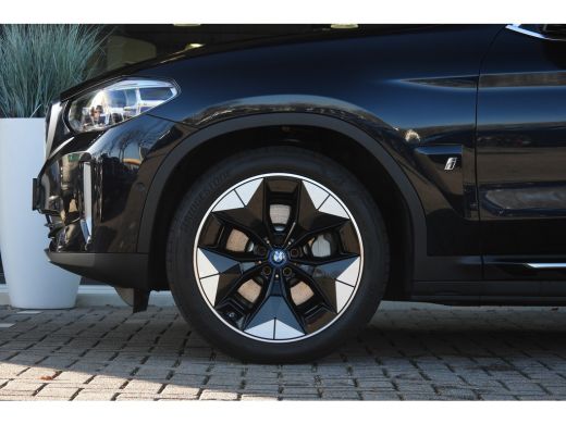 BMW iX3 High Executive / Sportstoelen / Adaptief onderstel / Comfort Access / Adaptieve LED / Head-Up / G... ActivLease financial lease