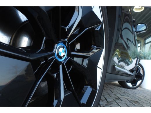 BMW iX3 High Executive / Sportstoelen / Adaptief onderstel / Comfort Access / Adaptieve LED / Head-Up / G... ActivLease financial lease