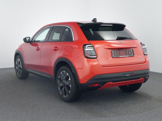 Fiat 600e La Prima | 10,25" touchscreen radio met Bluetooth, DAB & USB | Adaptive Cruise Control met Traffi... ActivLease financial lease