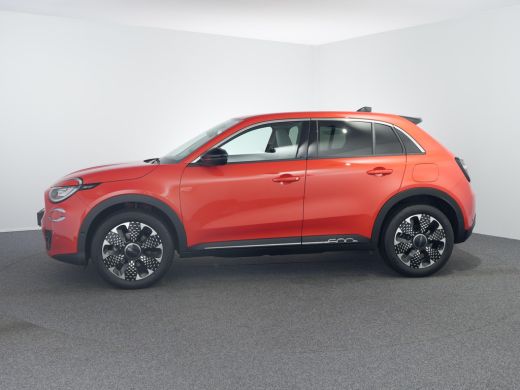 Fiat 600e La Prima | 10,25" touchscreen radio met Bluetooth, DAB & USB | Adaptive Cruise Control met Traffi... ActivLease financial lease