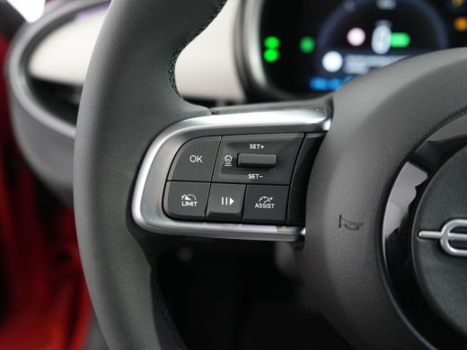 Fiat 600e La Prima | 10,25" touchscreen radio met Bluetooth, DAB & USB | Adaptive Cruise Control met Traffi... ActivLease financial lease