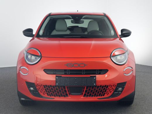 Fiat 600e La Prima | 10,25" touchscreen radio met Bluetooth, DAB & USB | Adaptive Cruise Control met Traffi... ActivLease financial lease