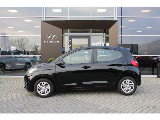 Hyundai i10 1.0 Comfort | Cruise control | DAB | Airco | Boordcomputer | Achterbank in delen neerklapbaar | A... ActivLease financial lease