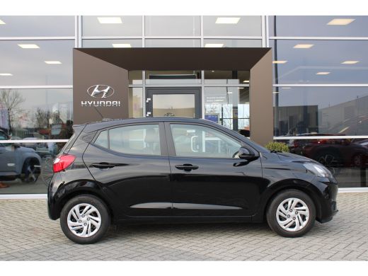 Hyundai i10 1.0 Comfort | Cruise control | DAB | Airco | Boordcomputer | Achterbank in delen neerklapbaar | A... ActivLease financial lease