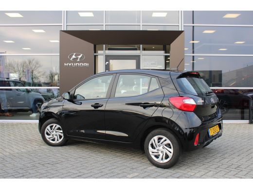 Hyundai i10 1.0 Comfort | Cruise control | DAB | Airco | Boordcomputer | Achterbank in delen neerklapbaar | A... ActivLease financial lease