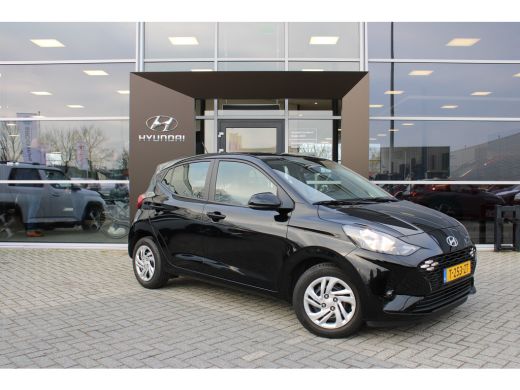 Hyundai i10 1.0 Comfort | Cruise control | DAB | Airco | Boordcomputer | Achterbank in delen neerklapbaar | A... ActivLease financial lease