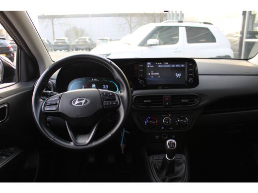 Hyundai i10 1.0 Comfort | Cruise control | DAB | Airco | Boordcomputer | Achterbank in delen neerklapbaar | A... ActivLease financial lease