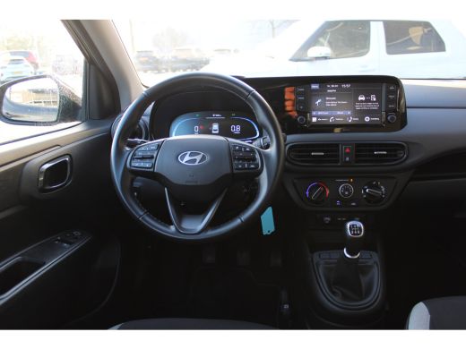 Hyundai i10 1.0 Comfort | Cruise control | DAB | Airco | Boordcomputer | Achterbank in delen neerklapbaar | A... ActivLease financial lease