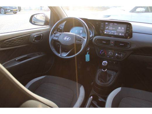 Hyundai i10 1.0 Comfort | Cruise control | DAB | Airco | Boordcomputer | Achterbank in delen neerklapbaar | A... ActivLease financial lease