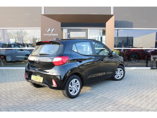 Hyundai i10 1.0 Comfort | Cruise control | DAB | Airco | Boordcomputer | Achterbank in delen neerklapbaar | A... ActivLease financial lease