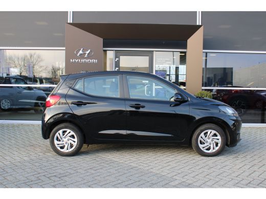 Hyundai i10 1.0 Comfort | Cruise control | DAB | Airco | Boordcomputer | Achterbank in delen neerklapbaar | A... ActivLease financial lease