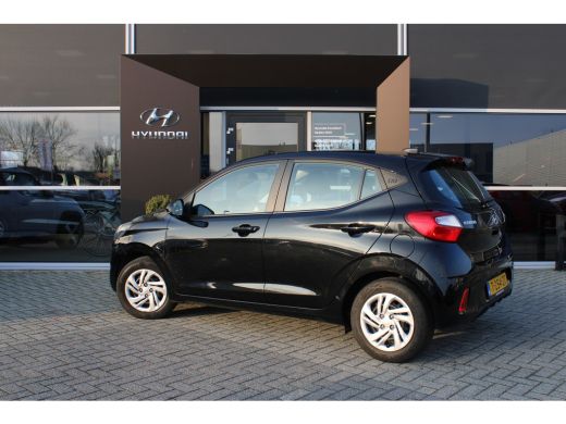 Hyundai i10 1.0 Comfort | Cruise control | DAB | Airco | Boordcomputer | Achterbank in delen neerklapbaar | A... ActivLease financial lease