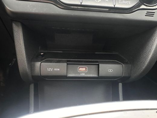 Kia e-Niro ExecutiveLine 64 kWh NL-AUTO | LEDER | PANODAK | 3 FASE ActivLease financial lease