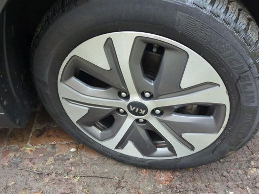 Kia e-Niro ExecutiveLine 64 kWh NL-AUTO | LEDER | PANODAK | 3 FASE ActivLease financial lease