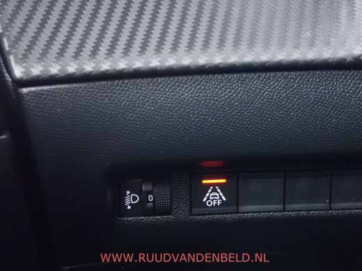 Peugeot e-2008 EV Allure 50 kWh SOH 94% / CARPLAY / CRUISE / ACHTERUITRIJCAMERA ActivLease financial lease