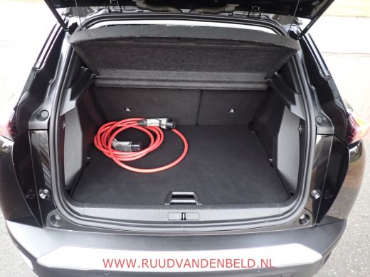 Peugeot e-2008 EV Allure 50 kWh SOH 94% / CARPLAY / CRUISE / ACHTERUITRIJCAMERA ActivLease financial lease