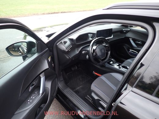 Peugeot e-2008 EV Allure 50 kWh SOH 94% / CARPLAY / CRUISE / ACHTERUITRIJCAMERA ActivLease financial lease