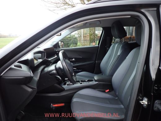 Peugeot e-2008 EV Allure 50 kWh SOH 94% / CARPLAY / CRUISE / ACHTERUITRIJCAMERA ActivLease financial lease