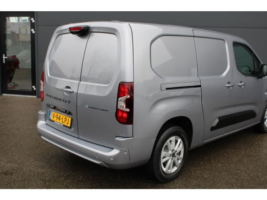 Peugeot e-Partner 136 L2 50 kWh | Automaat | Navigatie | Camera | Long | Lichtmetaal | 3-Zits | BTW | Stoelverwarmi... ActivLease financial lease