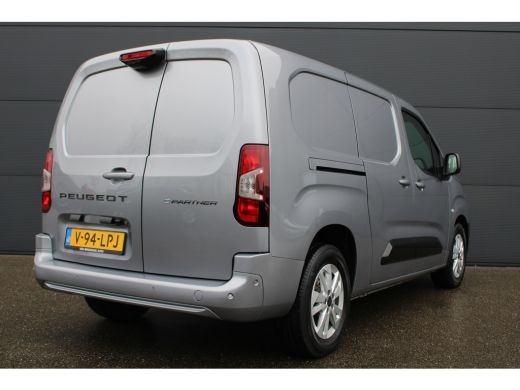 Peugeot e-Partner 136 L2 50 kWh | Automaat | Navigatie | Camera | Long | Lichtmetaal | 3-Zits | BTW | Stoelverwarmi... ActivLease financial lease