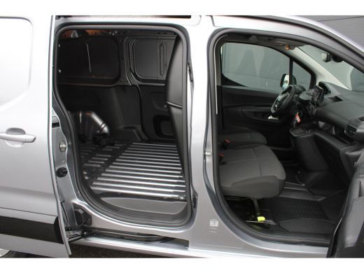 Peugeot e-Partner 136 L2 50 kWh | Automaat | Navigatie | Camera | Long | Lichtmetaal | 3-Zits | BTW | Stoelverwarmi... ActivLease financial lease