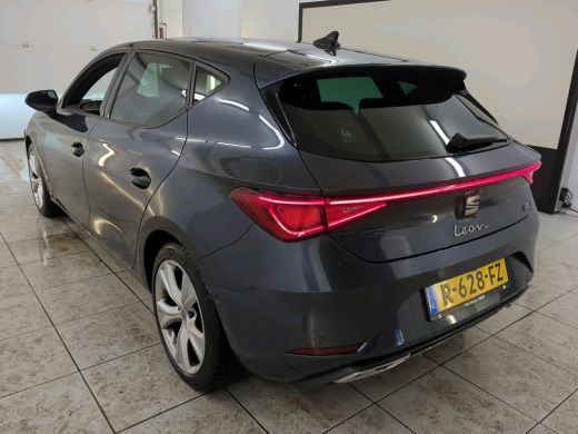 Seat Leon Sportstourer 1.0 TSI FR Business Intense NL-AUTO | CAMERA | STOEL/STUUR VERWARMING ActivLease financial lease