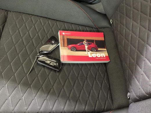 Seat Leon Sportstourer 1.0 TSI FR Business Intense NL-AUTO | CAMERA | STOEL/STUUR VERWARMING ActivLease financial lease