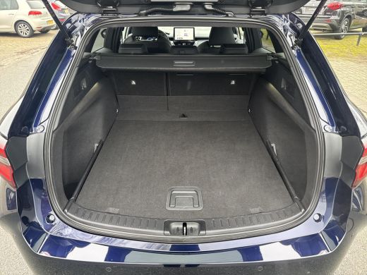 Toyota Corolla Touring Sports Hybrid 140 Dynamic ActivLease financial lease