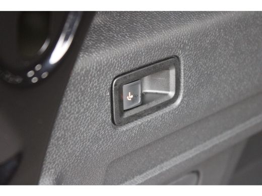 Volkswagen ID. Buzz Cargo Cargo 79 kWh &euro;9.000 VOORDEEL | 286 pk | Trekhaak | Achterdeuren | Bijrijdersbank | Stoelverwarmin... ActivLease financial lease