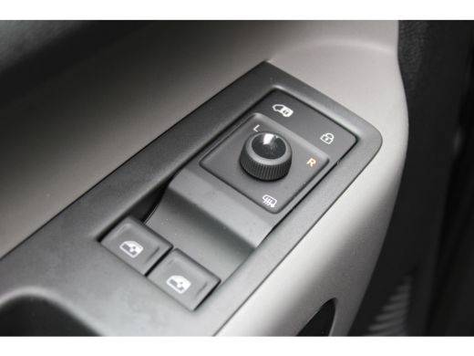 Volkswagen ID. Buzz Cargo Cargo 79 kWh &euro;9.000 VOORDEEL | 286 pk | Trekhaak | Achterdeuren | Bijrijdersbank | Stoelverwarmin... ActivLease financial lease