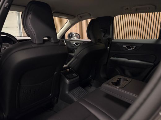 Volvo  V60 T6 AWD Recharge Essential T6 AWD Recharge Essential | Trekhaak | All Season banden | Lederen bekl... ActivLease financial lease