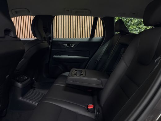 Volvo  V60 T6 AWD Recharge Essential T6 AWD Recharge Essential | Trekhaak | All Season banden | Lederen bekl... ActivLease financial lease