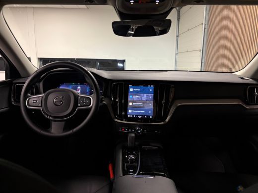Volvo  V60 T6 AWD Recharge Essential T6 AWD Recharge Essential | Trekhaak | All Season banden | Lederen bekl... ActivLease financial lease