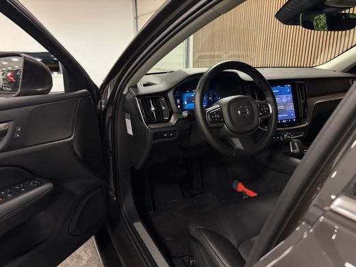Volvo  V60 T6 AWD Recharge Essential T6 AWD Recharge Essential | Trekhaak | All Season banden | Lederen bekl... ActivLease financial lease