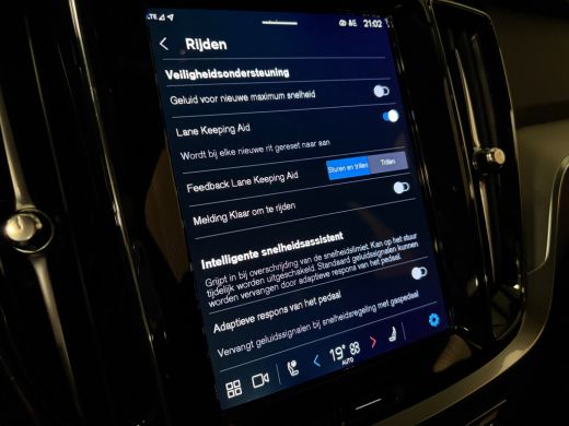 Volvo  V60 T6 AWD Recharge Essential T6 AWD Recharge Essential | Trekhaak | All Season banden | Lederen bekl... ActivLease financial lease