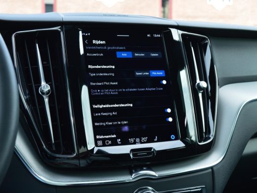 Volvo  XC60 2.0 T6 Plug-in hybrid AWD R-Design ActivLease financial lease