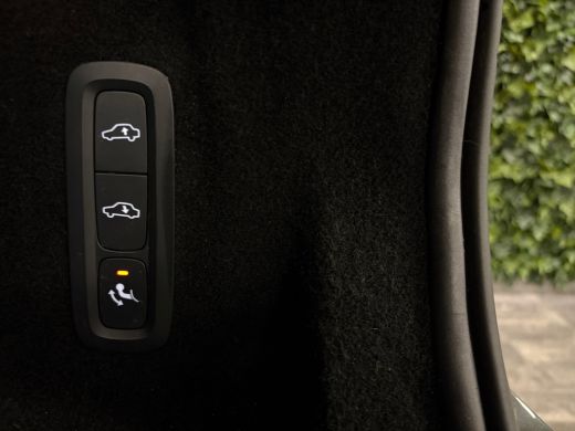 Volvo  XC60 T6 AWD Recharge R-Design Uniek! Pine Grey &eacute;n Facelift | Luchtvering | Trekhaak | 360&deg; Camera | St... ActivLease financial lease