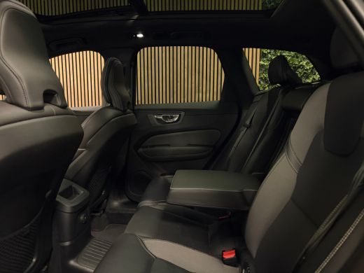 Volvo  XC60 T6 AWD Recharge R-Design Uniek! Pine Grey &eacute;n Facelift | Luchtvering | Trekhaak | 360&deg; Camera | St... ActivLease financial lease