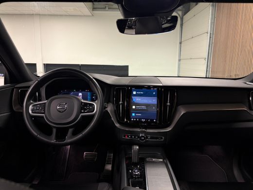 Volvo  XC60 T6 AWD Recharge R-Design Uniek! Pine Grey &eacute;n Facelift | Luchtvering | Trekhaak | 360&deg; Camera | St... ActivLease financial lease