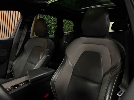 Volvo  XC60 T6 AWD Recharge R-Design Uniek! Pine Grey &eacute;n Facelift | Luchtvering | Trekhaak | 360&deg; Camera | St... ActivLease financial lease