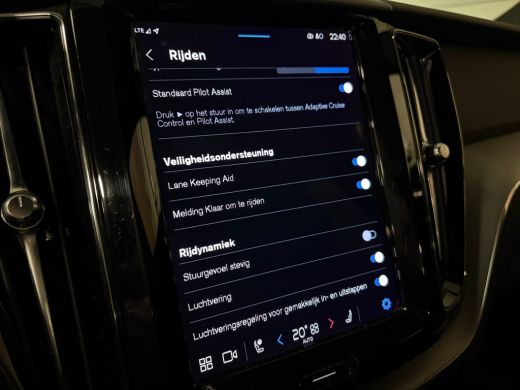 Volvo  XC60 T6 AWD Recharge R-Design Uniek! Pine Grey &eacute;n Facelift | Luchtvering | Trekhaak | 360&deg; Camera | St... ActivLease financial lease