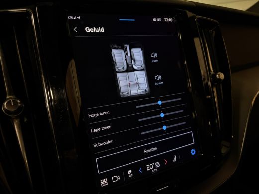 Volvo  XC60 T6 AWD Recharge R-Design Uniek! Pine Grey &eacute;n Facelift | Luchtvering | Trekhaak | 360&deg; Camera | St... ActivLease financial lease