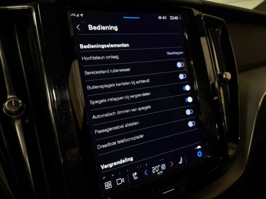 Volvo  XC60 T6 AWD Recharge R-Design Uniek! Pine Grey &eacute;n Facelift | Luchtvering | Trekhaak | 360&deg; Camera | St... ActivLease financial lease